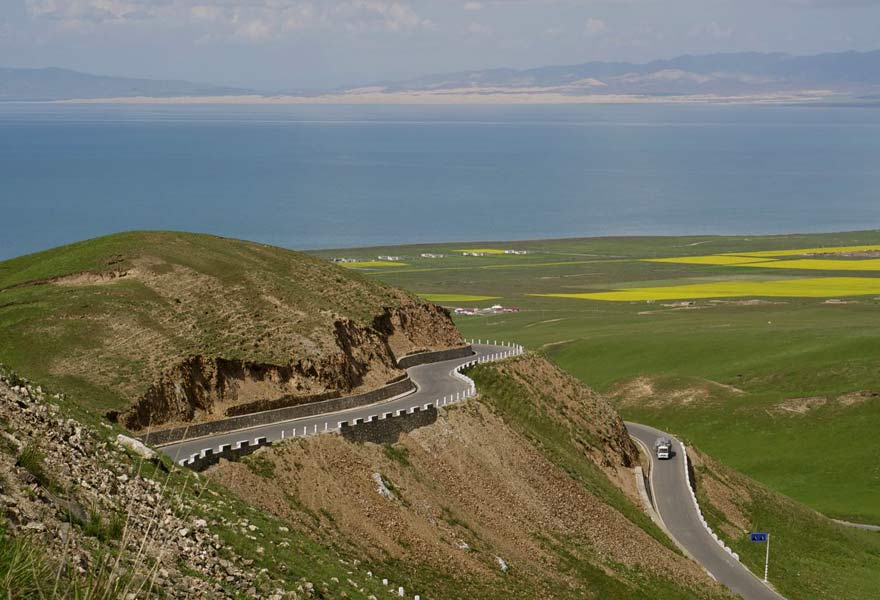 Jedna z příjezdových cest k jezeru Qinghai